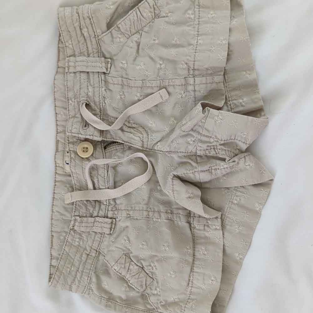 L.e.i embroidered khaki shorts - 1
